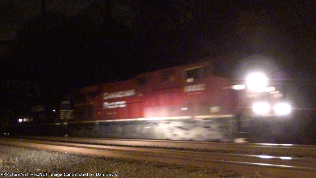 CP ES44AC 8882 leads K042-21